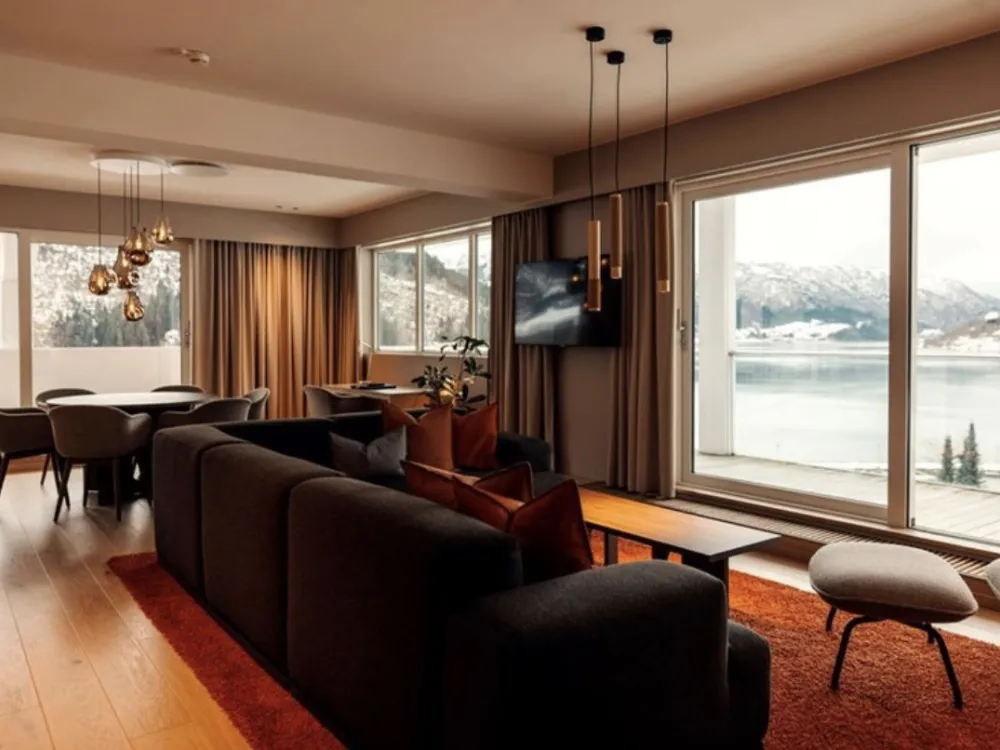 DOUBLE ROOM