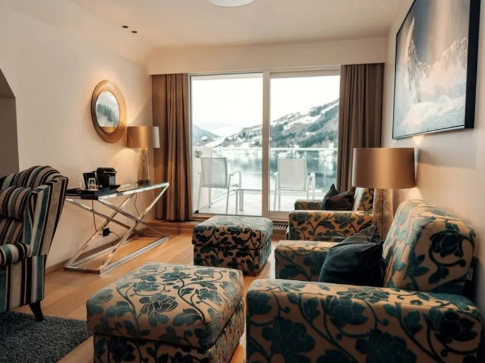 DOUBLE ROOM