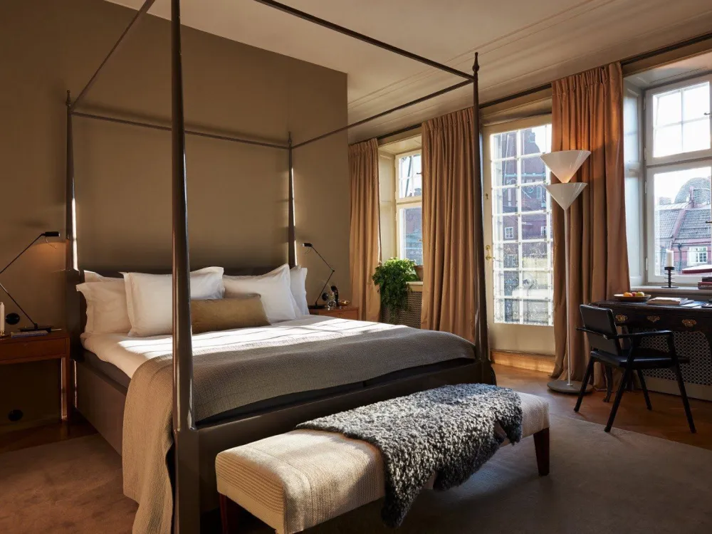 JUNIOR SUITE