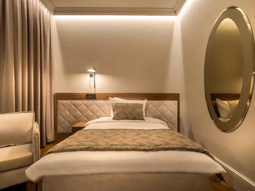 SINGLE ROOM
