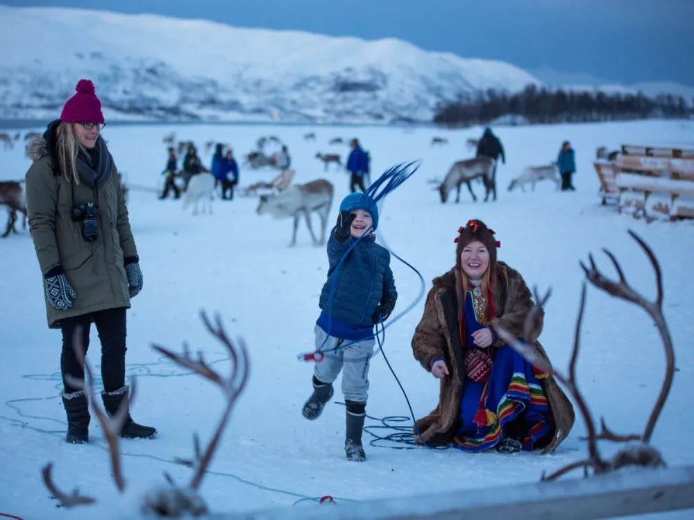VÅGNES - Reindeer Feeding and Sami Culture